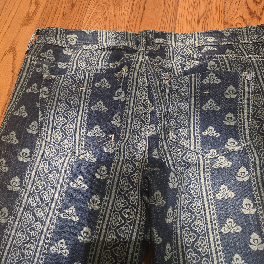 Patterned Flare Jeans - Picture 2 of 5